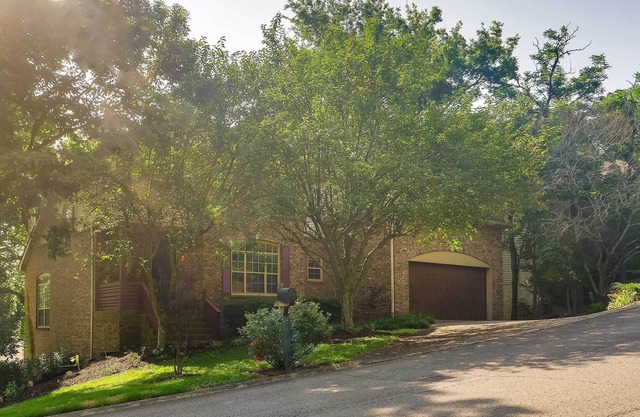 Family Home w/ Deck: 13 Mi to Downtown Nashville