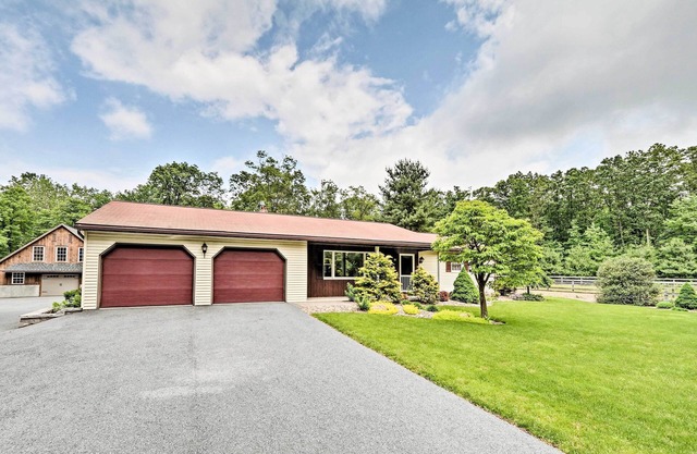 Family Home w/WiFi, 14 Mi to Dutch Wonderland!