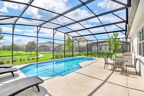 Family Home with Cinema Pool and BBQ Near Disney