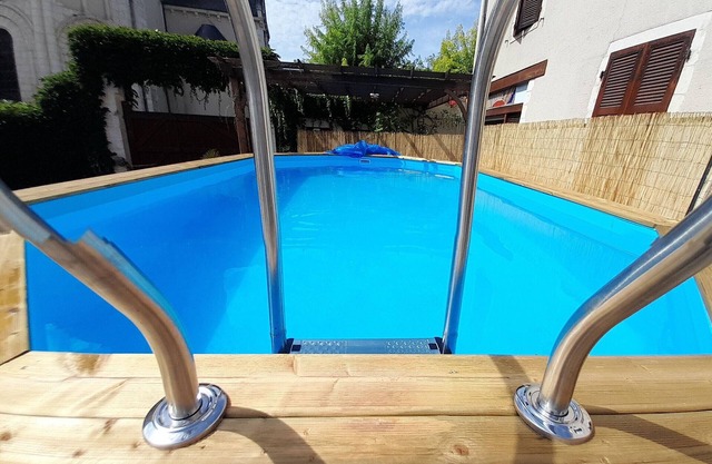 Family Home with Private Pool and Parking in Saint-Gaultier