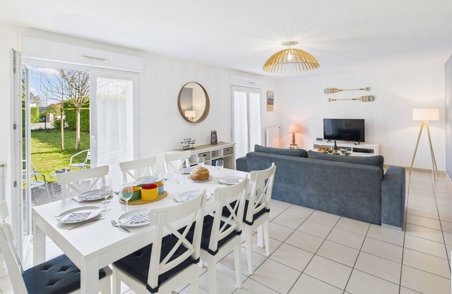Family house for 7 near from the sea
