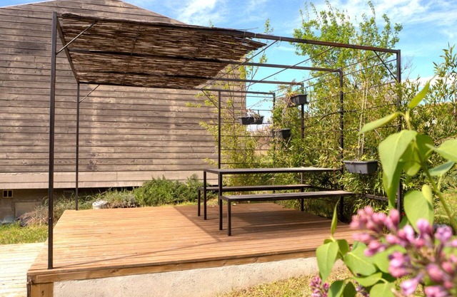 Family house in Luberon, sleeps 8, private pool, landscaped garden
