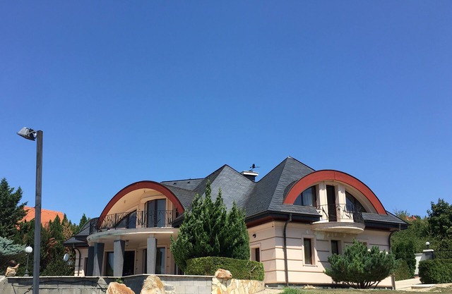Family House with Lake Velence panorama, swimming pool and free Wifi.