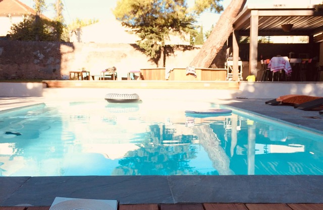 FAMILY HOUSE WITH POOL BALL GROUND PARKING VERY QUIET
