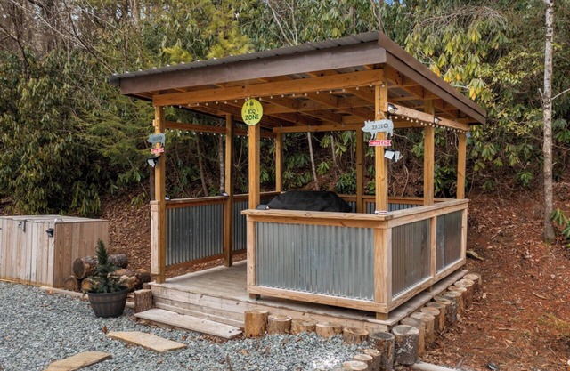 Family Mountain Cabin, Fire pit & Game Room