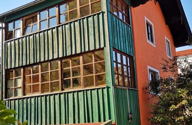 Family oasis "Haus am Mühlbach" with its own garden in the center of Traunstein