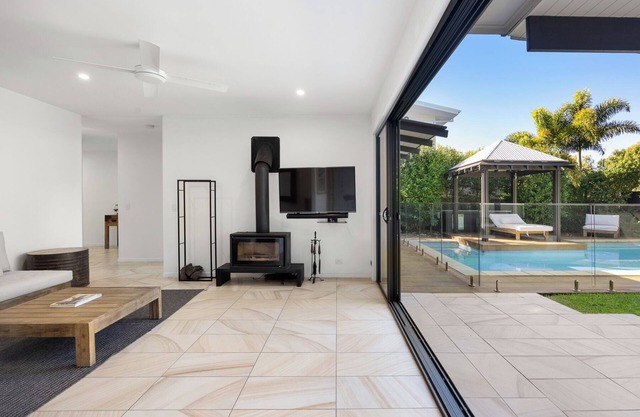 Family & Pet friendly Beach Side Villa