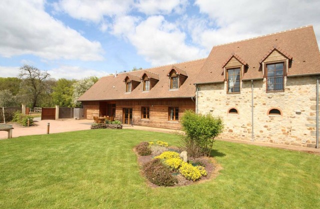 Family Retreat: Fireplace, Terrace, Near Equestrian Center and Spa