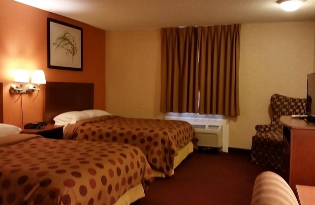 Family Retreat! 3 Relaxing Units, Free Parking, Quick Drive to Gillette Stadium!