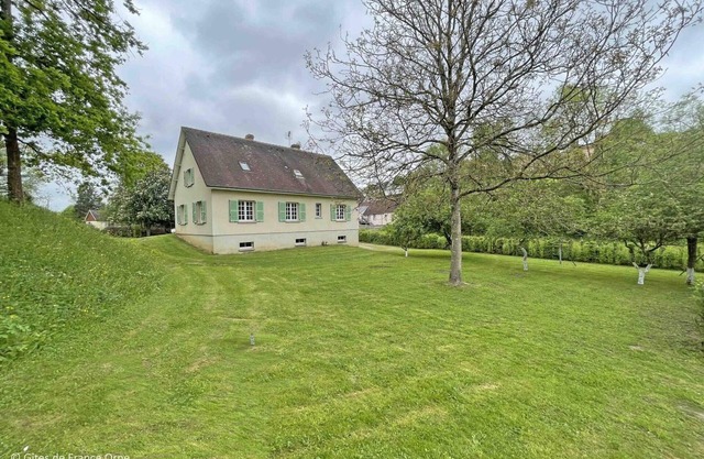 Family Retreat with Large Garden, Garage & All Amenities in Longny au Perche