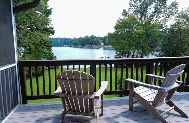 Family Retreat on South Cove of Lake Keowee; Private Dock; ~ 10 Mi from Clemson