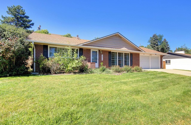Family Retreat! Quiet - ☀By Denver & Mountains☀, New Hot Tub! Sleeps 10!