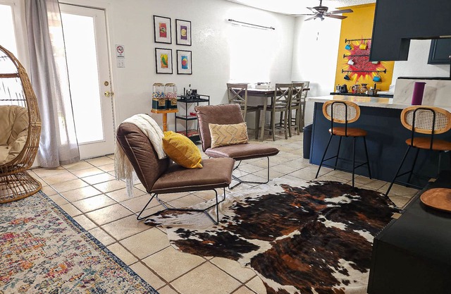 Family Sized, Modern 3 bd & 2b House - Central & Close to Downtown!