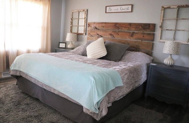 Family suite sleeps 11! We are near Champaign-Urbana 4 bedrooms & 2.5 bathrooms