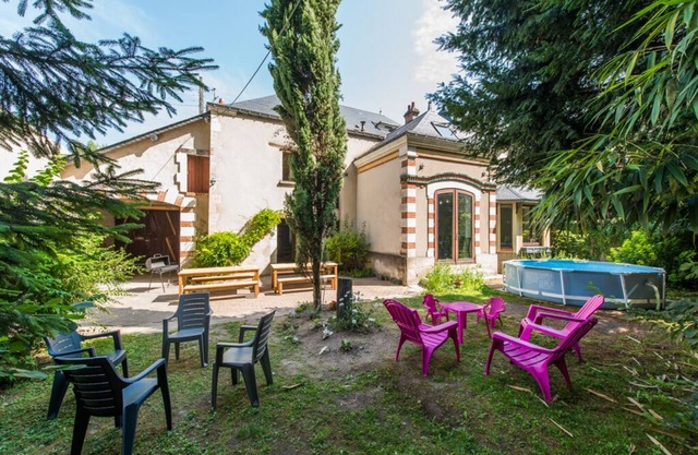 Family vacation home - Sleeps 15 (seats 20) - With garden and spa