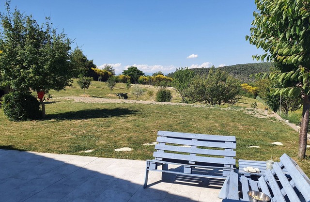 Family villa, 10 min from Manosque, sleeps 5 min.