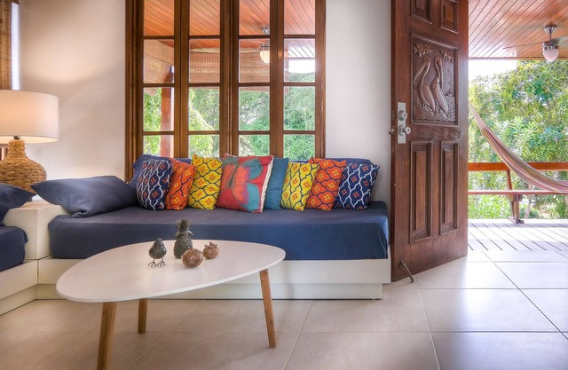 Family villa: ideal location, private beach access & pool