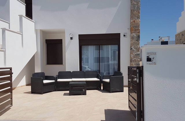 Fantastic 3 bedroom ground floor apartment, Torre de la Horadada (TH006)
