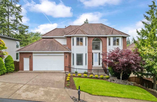 Fantastic Family Friendly Bull Mountain Home, Pets OK, Game Room w/Ping Pong, Short Walk to Park