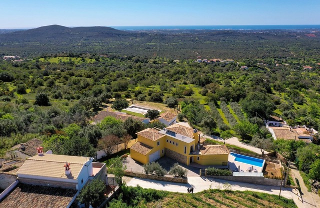 Fantastic Villa with heated pool/heated floor/spectacular view