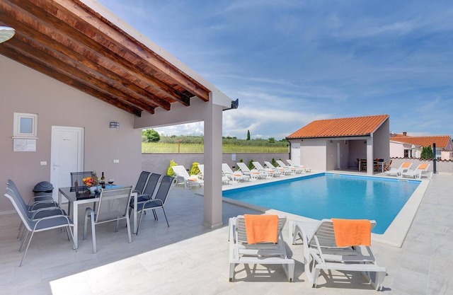 Fantastic villa with private pool, BBQ area