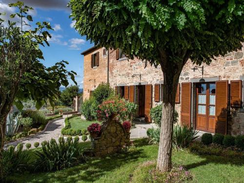 Farmhouse in Tuscany with Pool and Hill Views