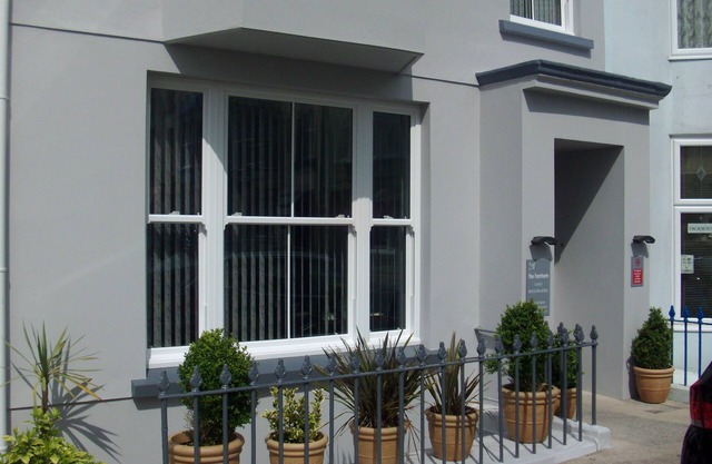 Farnham Hotel