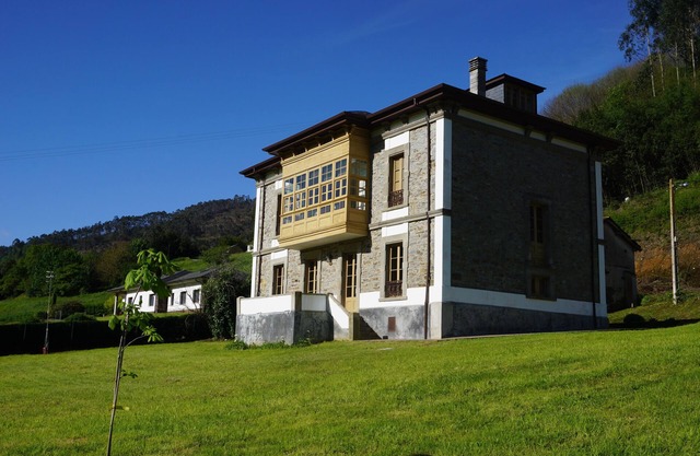 Fawn House, Bahinas, Luarca