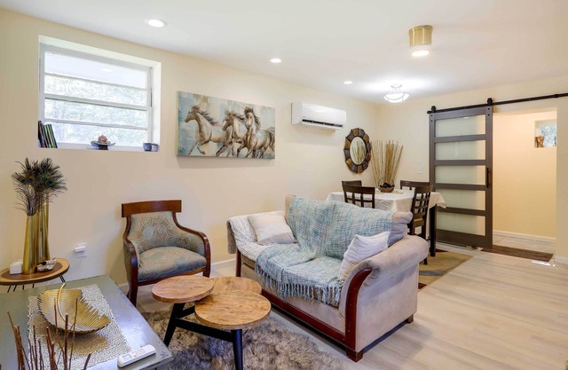 Fayetteville Guest House: Walk to Nature Preserve!