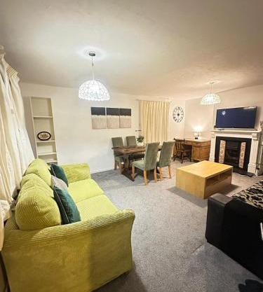 Feel at Home! Cozy 3BR Getaway in Prime Location
