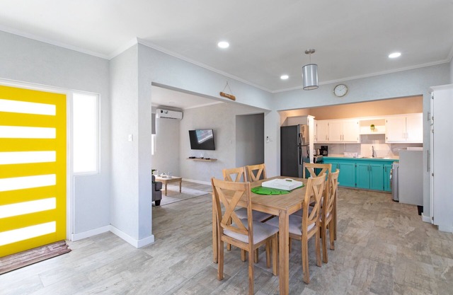 Feliz-City | 3BR near St Lawrence Gap and beach