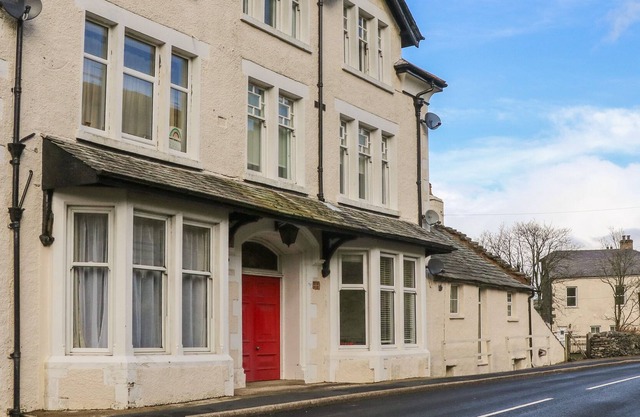 FELLSIDE VIEW, pet friendly in Tebay