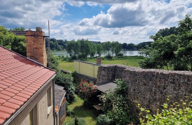 Ferienhaus an der Stadtmauer mit Seeblick