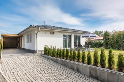 Ferienhaus "Louisa" mit Lademöglichkeit, Garten und Badewanne