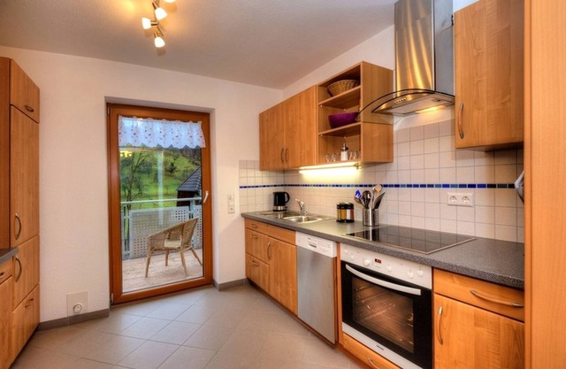 Ferienwohnung, 70qm, 2 Schlafzimmer, 2 Balkone, max. 4 Erwachsene und 2 Kinder