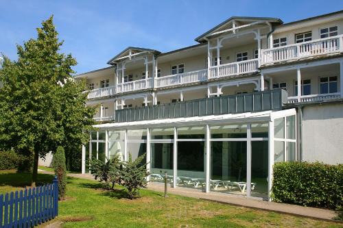 Ferienwohnung mit Schwimmbadnutzung in Sellin - Haus Strandeck FeWo 14