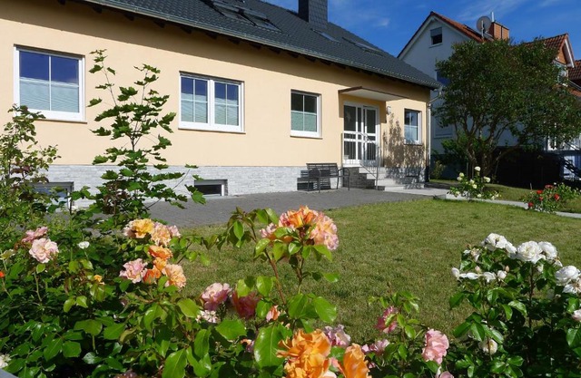 Ferienwohnung mit Terrasse am Rosengarten