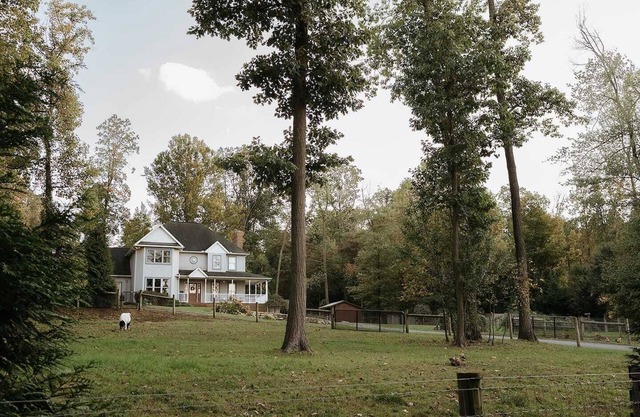 Fernwood Villa is a large family home with a five bedrooms, a pool table, a patio & a private backyard