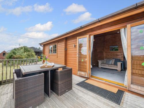 Field Lodge - E4380
