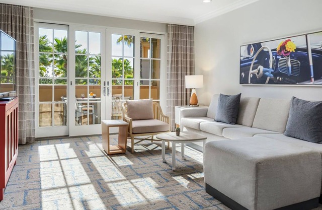 𝐅𝐢𝐧𝐝𝐢𝐧𝐠 𝐌𝐞𝐢𝐥𝐢 Waterside Newport Coast Retreat + Amenities. 2-Bedroom