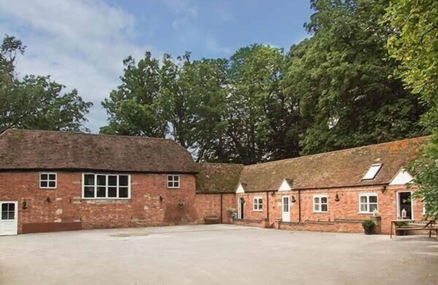 FINWOOD COTTAGE 1, romantic, character holiday cottage in Rowington