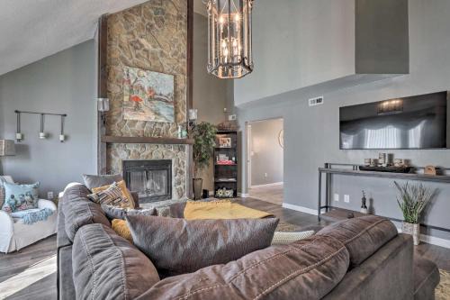 Fire Pit, Gazebo and Hot Tub North Charleston Home!