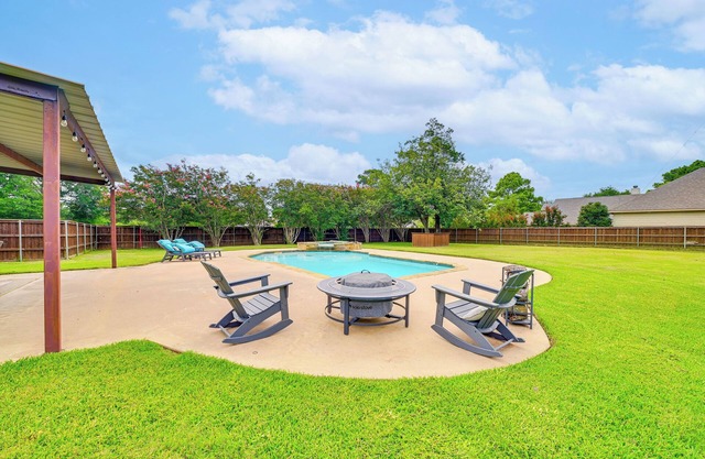 Fire Pit + Sauna: Spacious Lake Texoma Retreat!