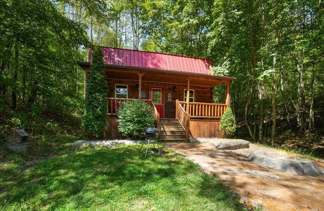 Fireflies Hollow | Couples Cabin with a pond