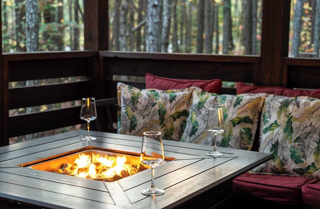 Firefly at Mentone with Hot Tub & Internet