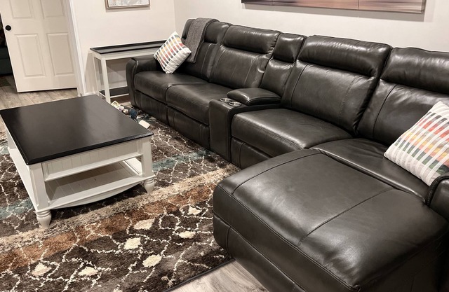 First floor! 2/2 Bed/bath w/ wi-fi! (Newly Renovated 2022! Open floor plan! )