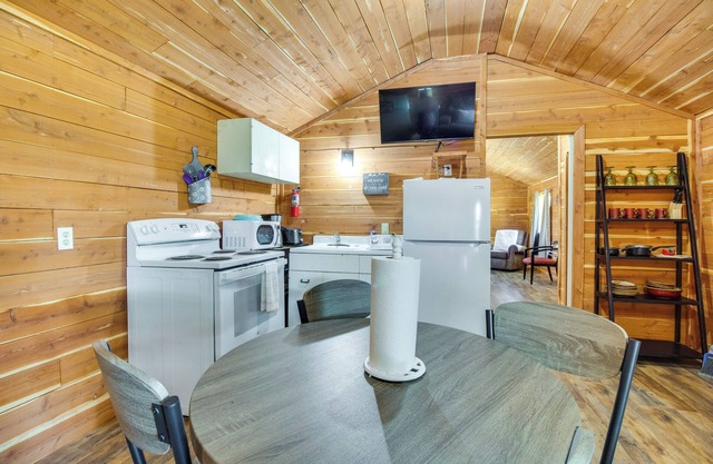 Fish & Boat: Angler's Cabin 2 Mi to White River