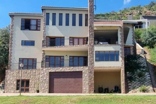 Fish Eagle Bay 28, Warmbaths