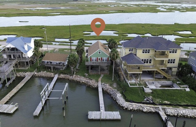 Fisherman`s Paradise, bayfront/private pier