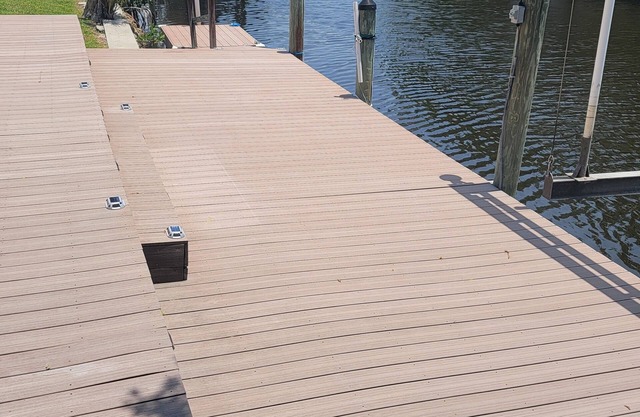 Fisherman's Paradise w/Waterfront and 2 KING suites. Bring your boat! 40' dock